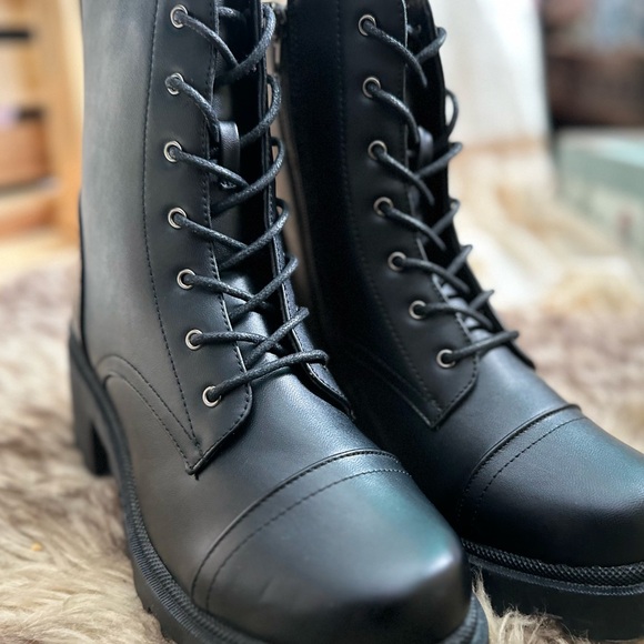 Brand new black lace up combat boots with chunky heel. 9 - Picture 8 of 8